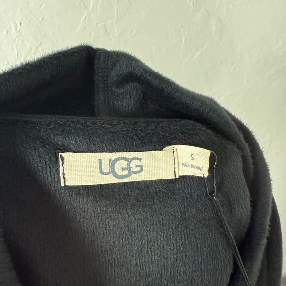 NEW Ugg Women's Sweatshirt Remmie Pullover hoodie Small Polyester Hooded E23 - Picture 6 of 7